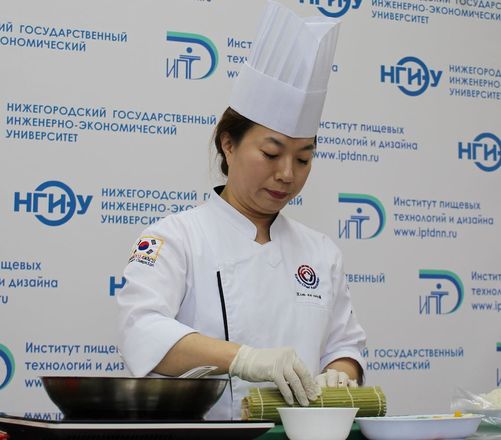 Корейские повара научили нижегородских студентов готовить национальные блюда (ФОТО) - фото 16