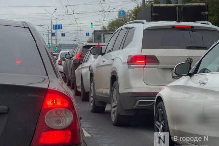 Автозавод и Мызинский мост встали в гигантских пробках утром 27 октября