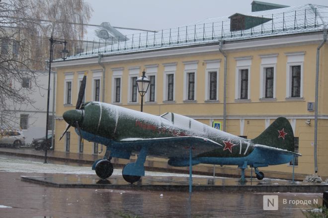 Фоторепортаж: как Нижний Новгород переживает снежную бурю 1 ноября - фото 102