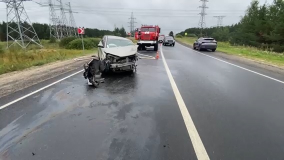Переломы и ушибы получили водители двух легковушек на трассе в Балахниснком районе - фото 1