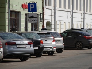 На улице Бринского появится центр управления парковками