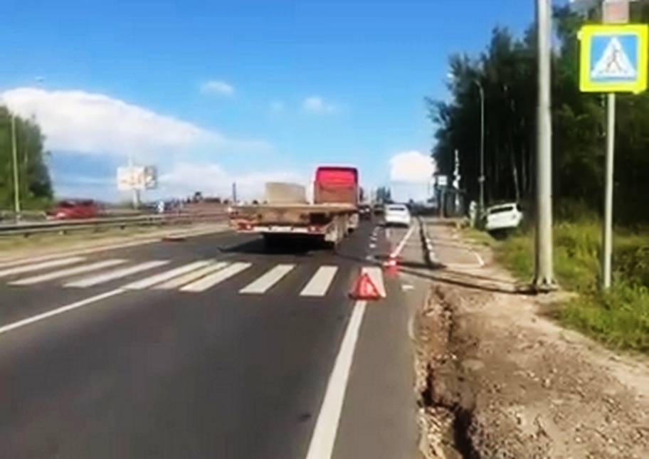 Иномарка сбила двух женщин на переходе в Кстовском районе - фото 1