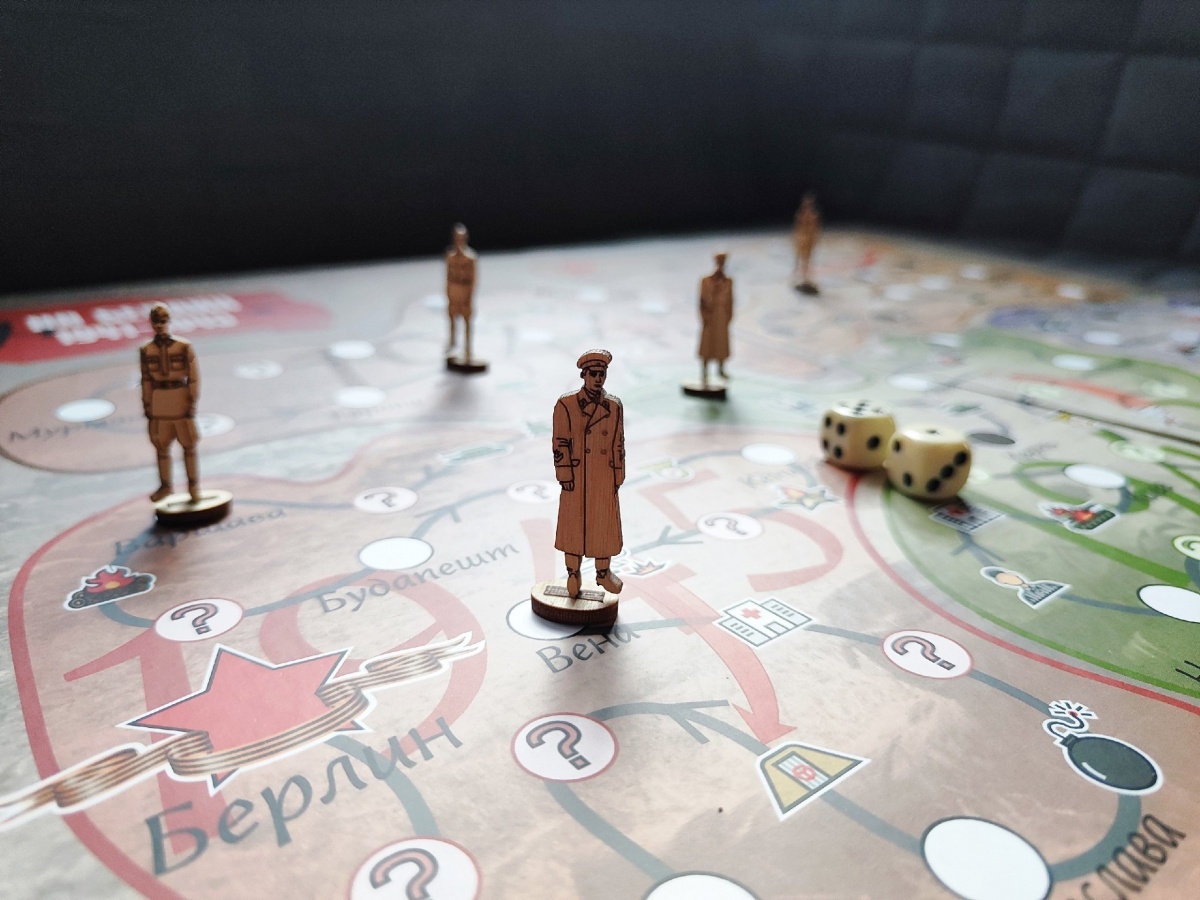 Нижегородка сделала настольную игру про войну и хочет подарить ее Путину - фото 2