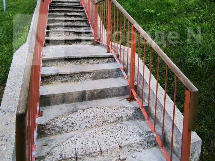 Нижегородцы пожаловались на разрушенные лестницы на набережной Федоровского - фото 1