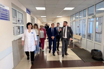 Замгубернатора Чечерин посетил три больницы в Нижегородской области