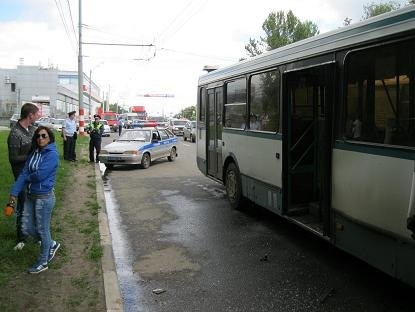 Иномарка протаранила автобус с пассажирами в Московском районе