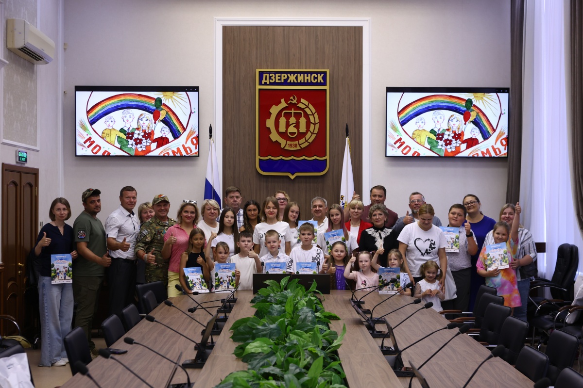 Конкурс рисунков &laquo;Семья &mdash; моя любовь и сила&raquo; состоялся в Дзержинске - фото 1