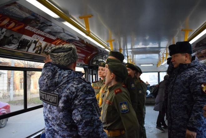 Трамвайный вагон в честь 70-летия вневедомственной охраны вышел на маршрут в Нижнем Новгороде - фото 6