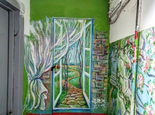 Сказочный лес нарисовала жительница Арзамаса в своем подъезде - фото 8