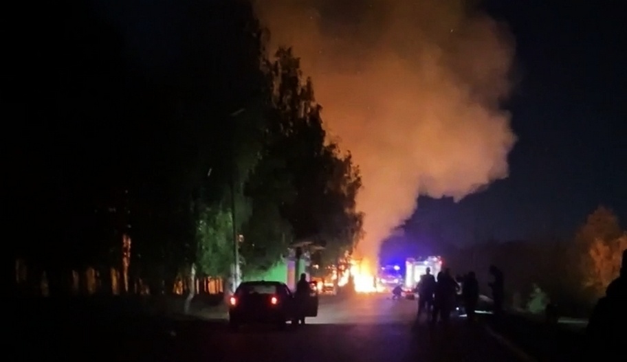 Летняя веранда кафе сгорела в Сормовском парке - фото 1