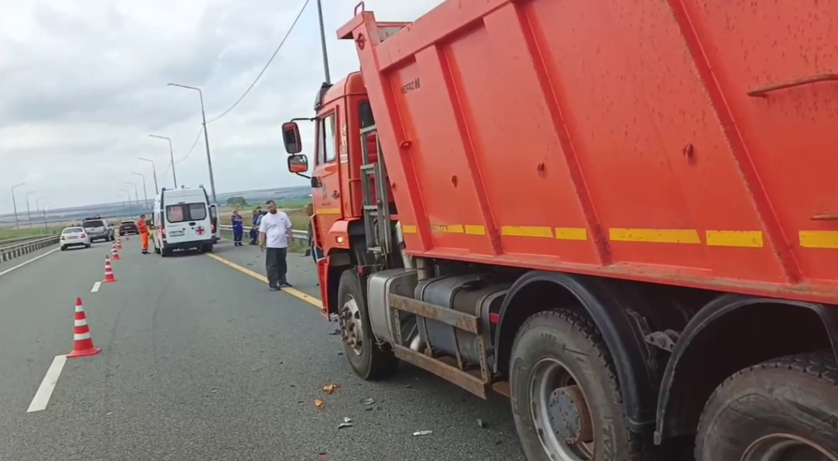 ДТП с двумя &laquo;Беларусами&raquo; и Volvo случилось на М-12 в Нижегородской области - фото 1