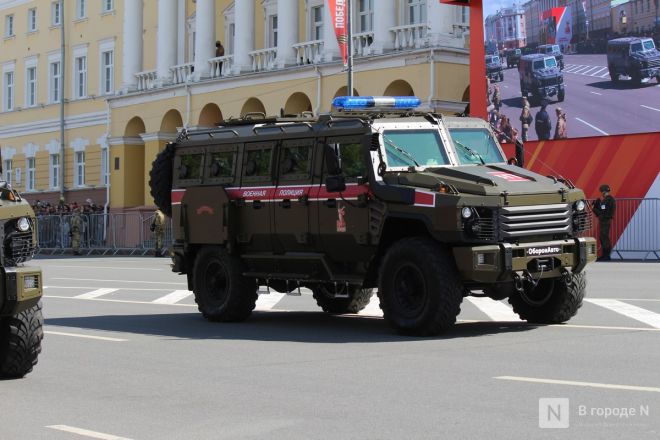 Фоторепортаж: парад в честь 80-й годовщины Победы прошел в Нижнем Новгороде - фото 135
