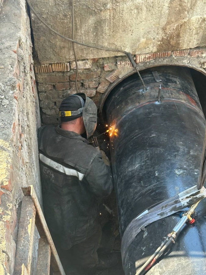 &laquo;Теплосети&raquo; заменили теплотрассу под проспектом Ленина без перекрытия движения - фото 1