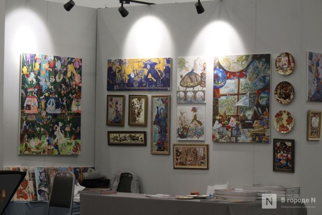 Фоторепортаж: выставка &laquo;АРТ МИР &mdash; 2026&raquo; открылась в Нижнем Новгороде - фото 177