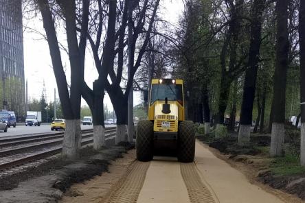 Пешеходные дорожки обновляют в сквере Валерия Иконникова в Нижнем Новгороде
