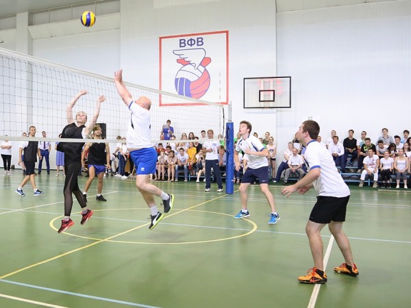 Студенты из разных стран сыграли в волейбол с губернатором Нижегородской области  - фото 1