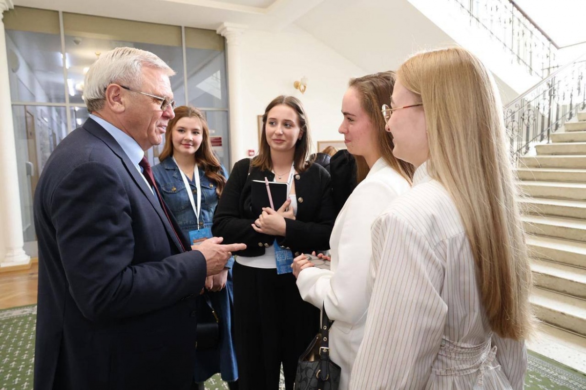 Люлин призвал молодых политиков на &laquo;Госстарте&raquo; не бояться работать &laquo;в поле&raquo; - фото 1