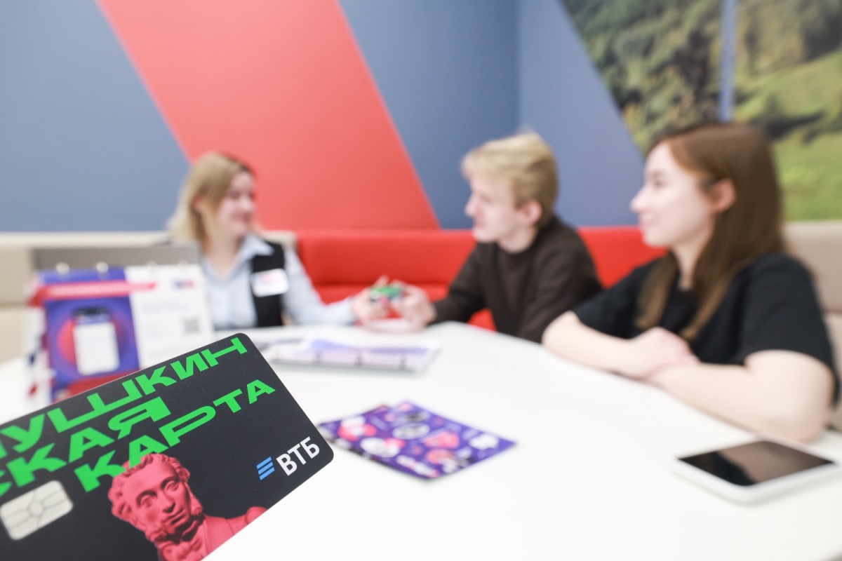 ВТБ: в новогодние праздники молодежь удвоила траты по Пушкинской карте - фото 1