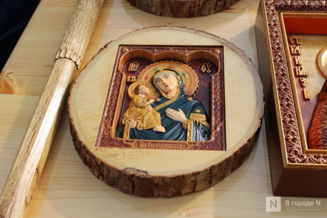 Танк-мангал и деревянные иконы: фоторепортаж с новой выставки от заключенных в Нижнем Новгороде - фото 59