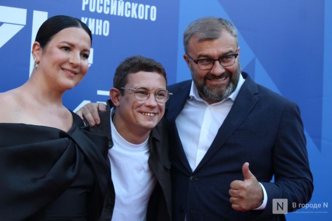 Знаменитости здесь: фоторепортаж с открытия &laquo;Горький fest&raquo; в Нижнем Новгороде - фото 22