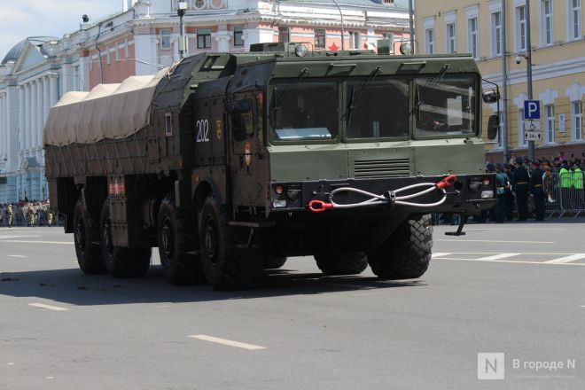 Фоторепортаж: парад в честь 80-й годовщины Победы прошел в Нижнем Новгороде - фото 128