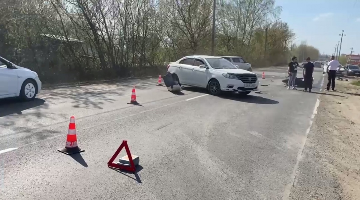 Мотоциклист пострадал в столкновении на перекрестке в Дзержинске