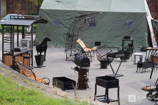 Танк-мангал и деревянные иконы: фоторепортаж с новой выставки от заключенных в Нижнем Новгороде - фото 125