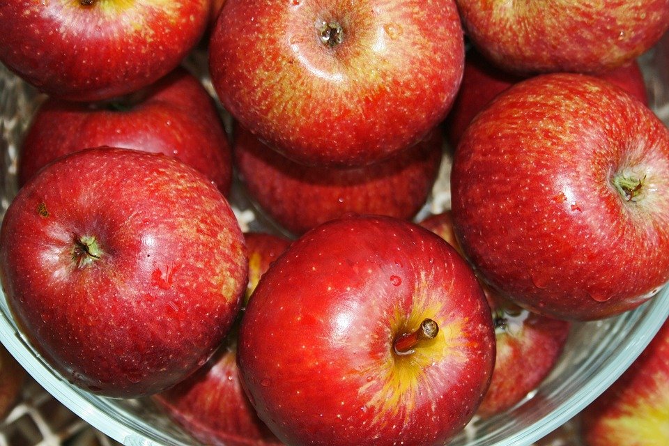 Как обрабатывают яблоки воском