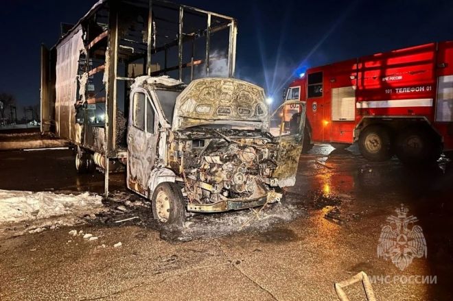 Грузовик сгорел в Нижнем Новгороде из-за неисправности - фото 3
