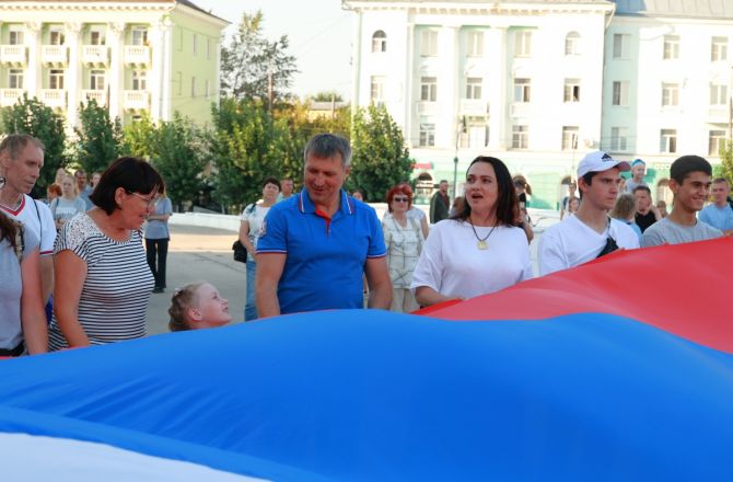 50-метровый триколор развернули в День флага РФ в Дзержинске - фото 3