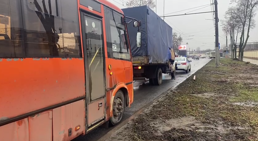 Пассажирка автобуса попала в больницу после ДТП в Нижнем Новгороде - фото 1