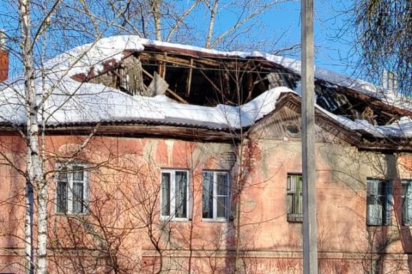 Крыша многоквартирного дома обрушилась в Арзамасе