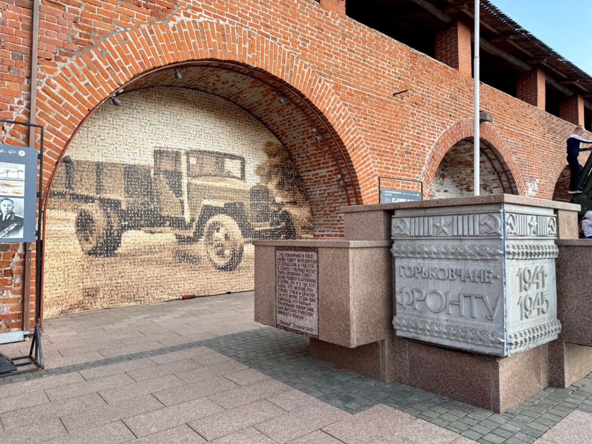 Триптих-панно в память о героях ВОВ открыли в Нижегородском кремле - фото 1