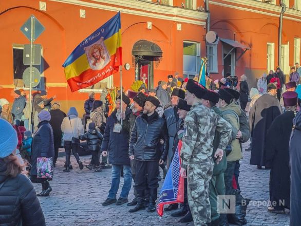 Крестный ход прошел по центру Нижнего Новгорода 4 ноября - фото 7