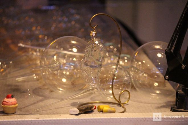 Волшебство из стекла: фоторепортаж с фабрики елочных игрушек в Нижнем Новгороде - фото 153