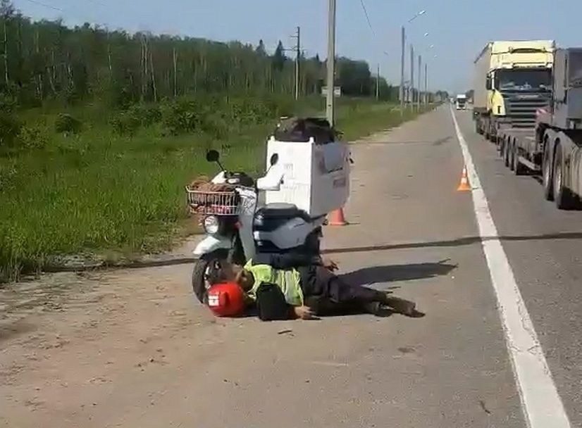 Длинные штаны &laquo;довели&raquo; до ДТП скутериста в Володарском районе - фото 1