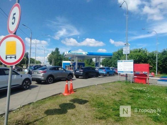 Плачь и смотри: что происходит сейчас на заправках в Нижнем Новгороде &mdash; репортаж &laquo;В городе N&raquo; - фото 7