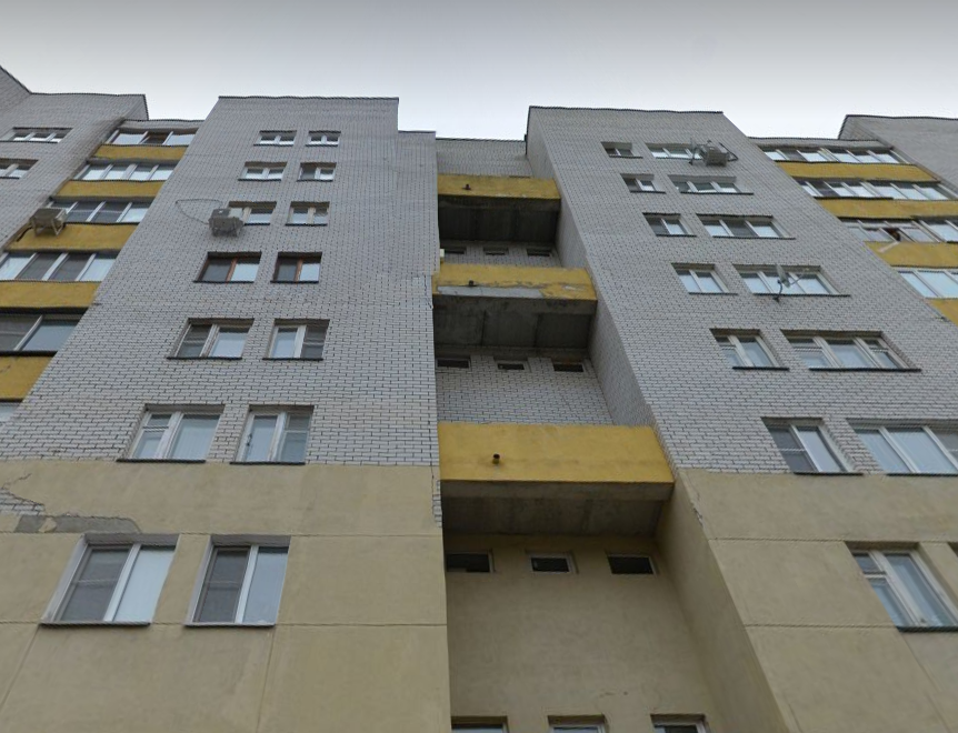&laquo;Обещали в 2025&raquo;: треснувший дом на Циолковского до сих пор не отремонтирован - фото 1