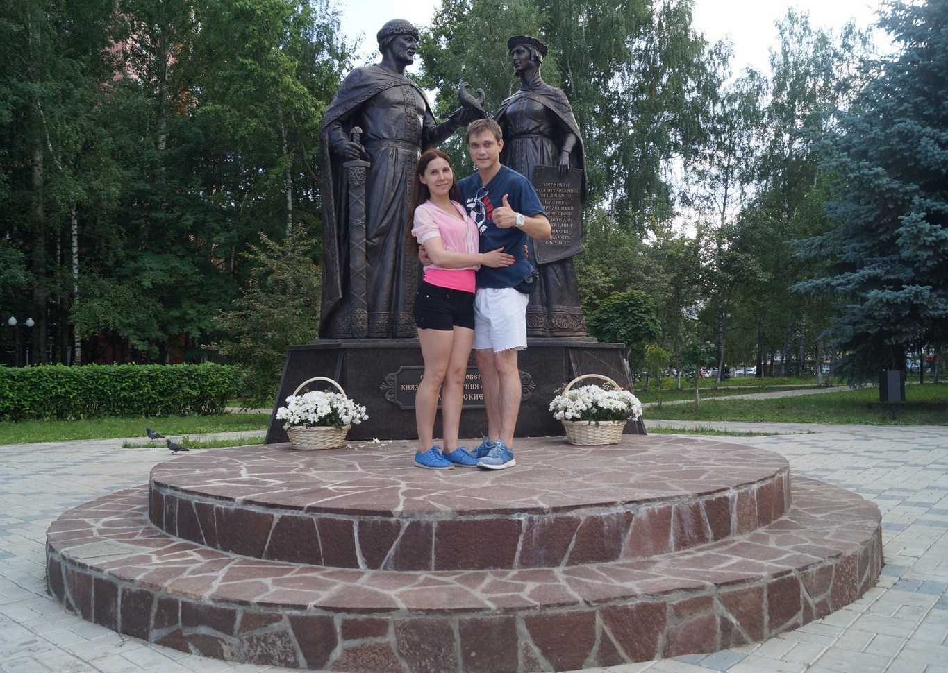 Нижегородцы получили бесплатную фотосессию на фоне памятника Петру и Февронии - фото 1