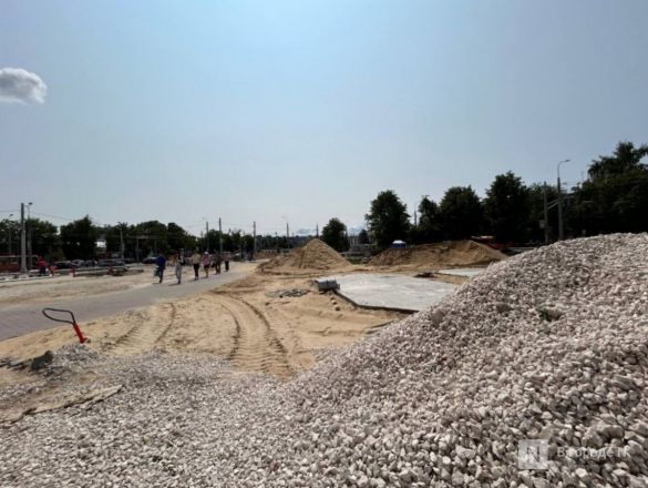 Опубликованы фото благоустройства площади у Автозаводского универмага - фото 5