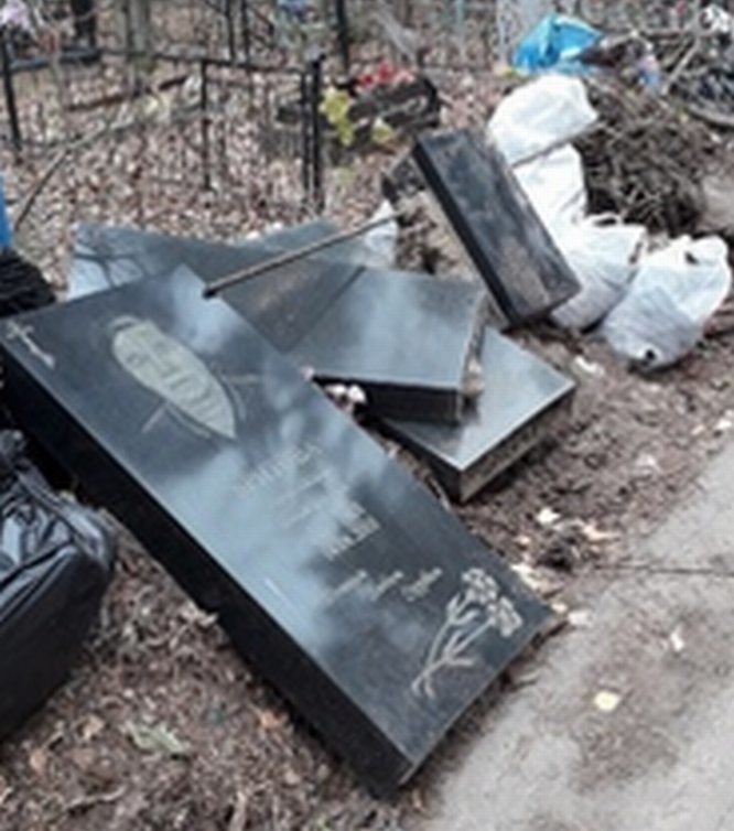 Свалку надгробий обнаружили жители Дзержинска - фото 1