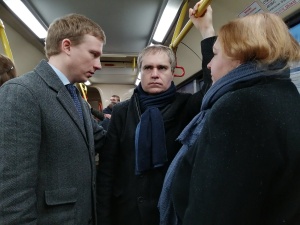 Графики движения муниципальных автобусов разместят на нижегородских остановках