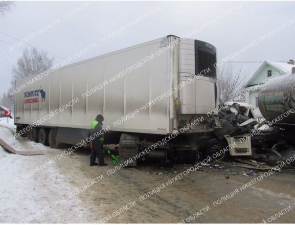 Уголовное дело возбуждено по факту ДТП с участием грузовиков в Краснобаковском районе - фото 3