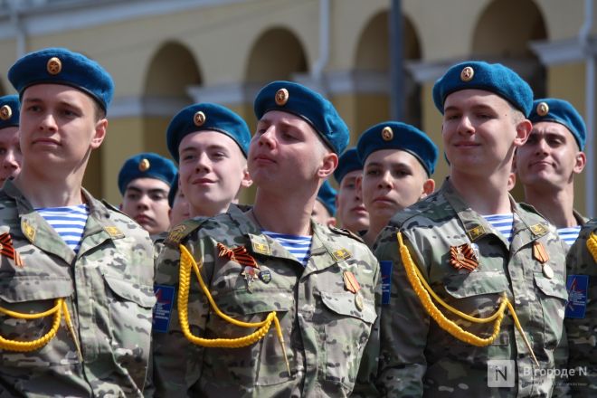 Фоторепортаж: парад в честь 80-й годовщины Победы прошел в Нижнем Новгороде - фото 66