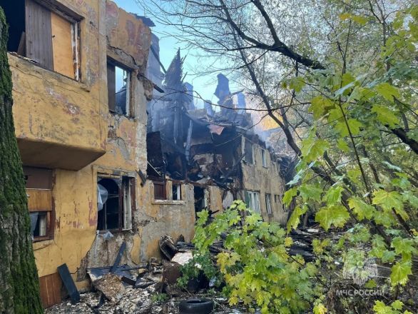 Появились фотографии с места крупного пожара в трехэтажке в Нижнем Новгороде - фото 6