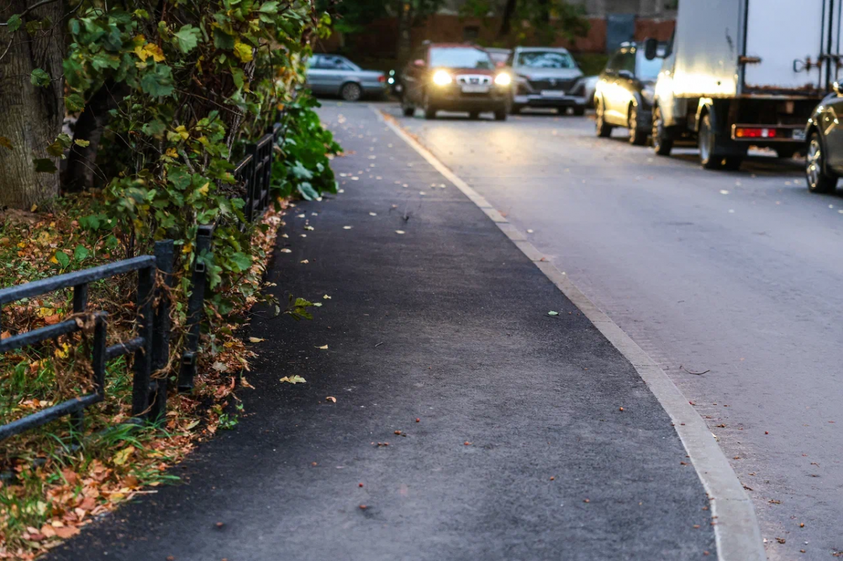 Социальные участковые помогли отремонтировать территорию на улице Родионова - фото 1