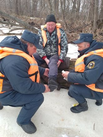 Рыбак сломал ногу на льду в Воротынском районе - фото 3