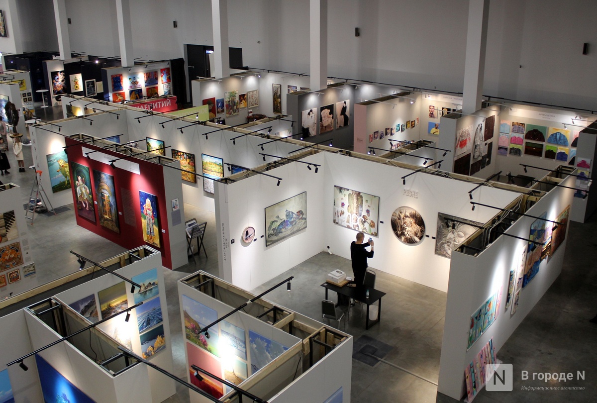 Фоторепортаж: выставка &laquo;АРТ МИР &mdash; 2026&raquo; открылась в Нижнем Новгороде - фото 3