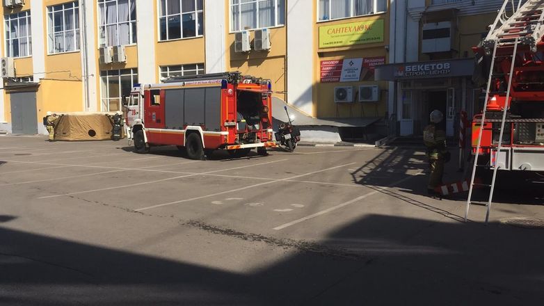 Пожар без огня потушили сотрудники МЧС в торговом центре Нижнего Новгорода - фото 9