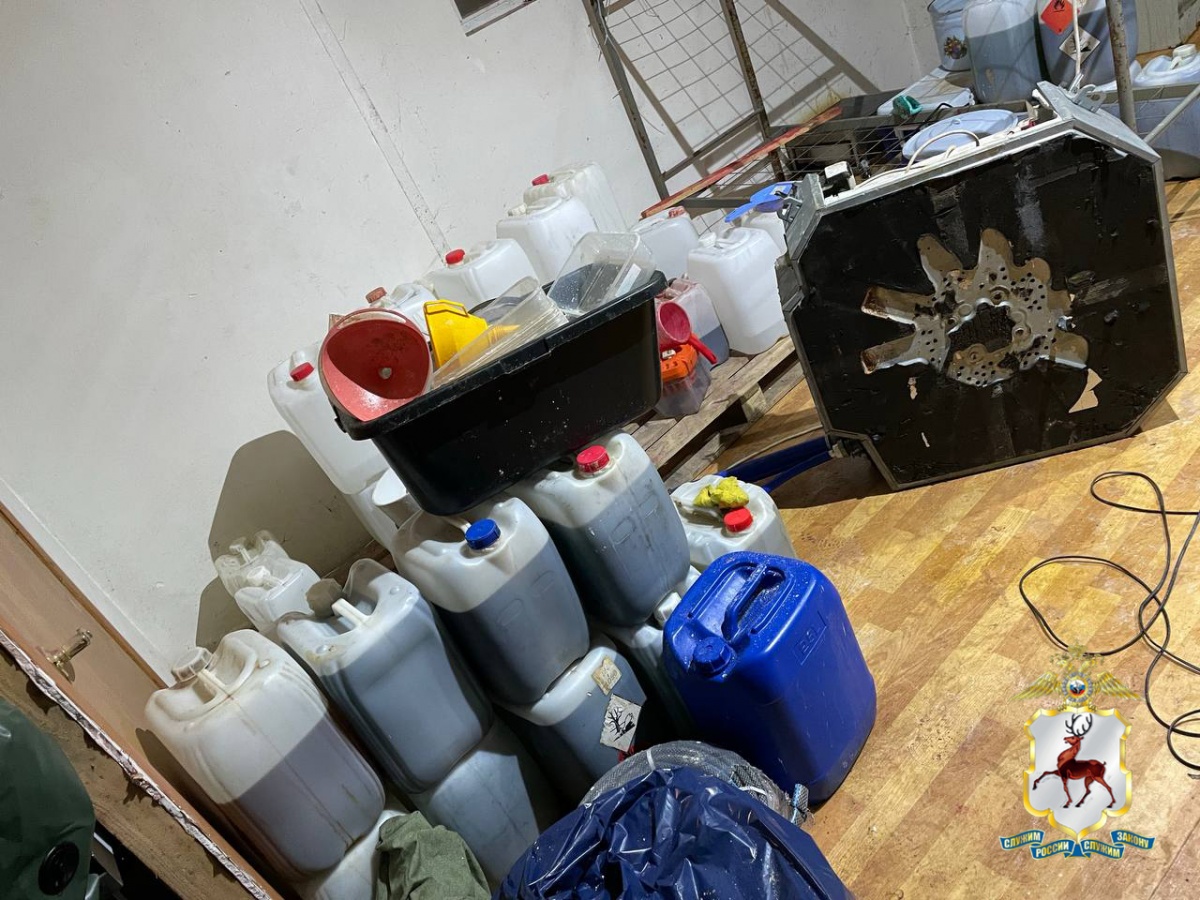 Крупную нарколабораторию нашли в гаражах в Нижнем Новгороде - фото 1